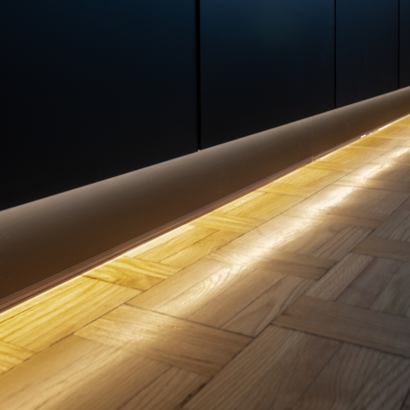 Soklový LED profil SOKL-LIGHT, stříbrný + mléčný difuzor, 2m